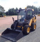 Аренда спецтехники мини-погрузчик марки Volvo с навесным оборудованием